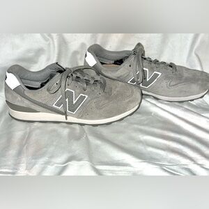 New Balance Men's Suede Gray Sneakers